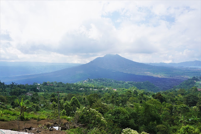 नयनरम्य बाली – भाग १० – बतूर ज्वालामुखीवर आरोहण Beautiful Bali – Part 10 – Hike to Batur volcano