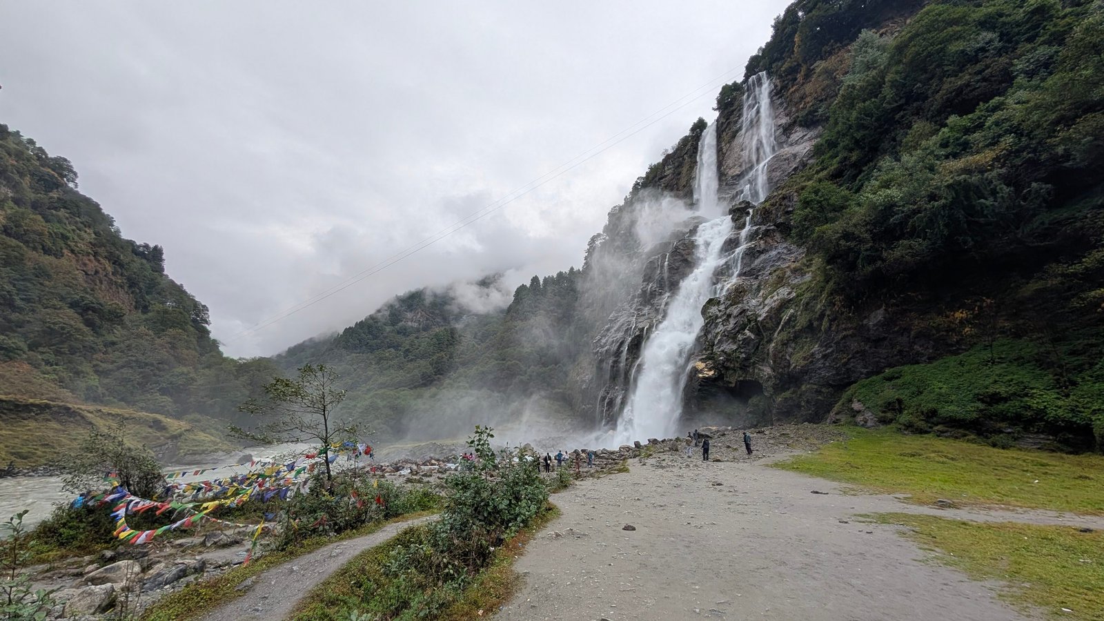 अनवट ईशान्य भारत – भाग ८ – जंग धबधबा आणि भर पावसातली राईड